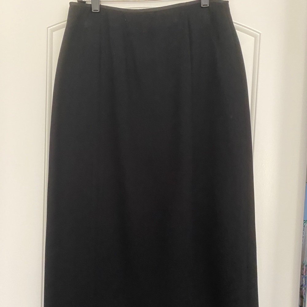 Black gap skirt